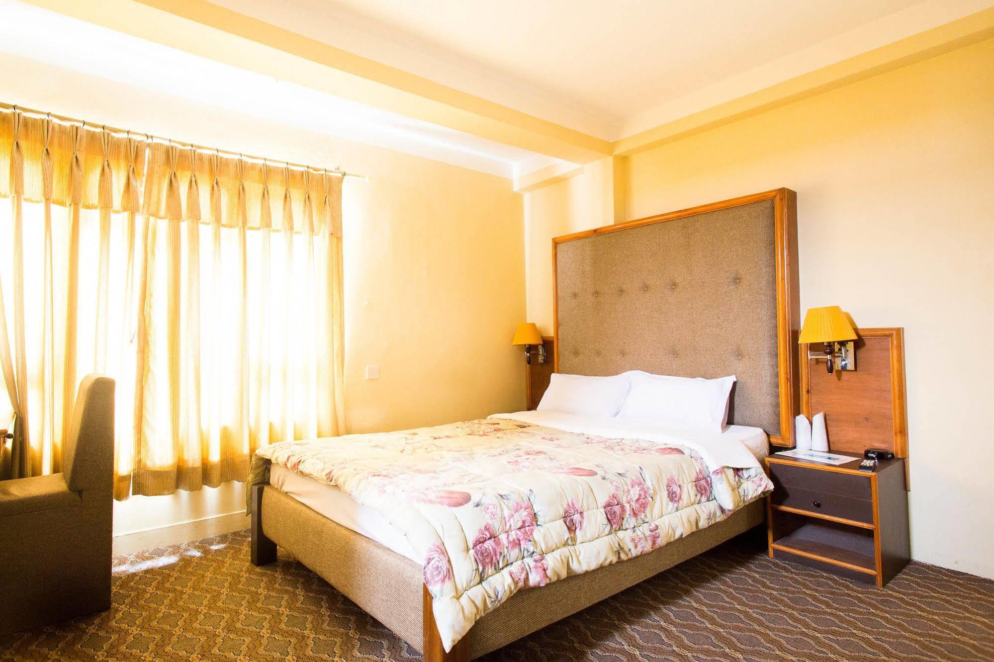 Hotel Lotus Buddha Inn Kathmandu Bagian luar foto