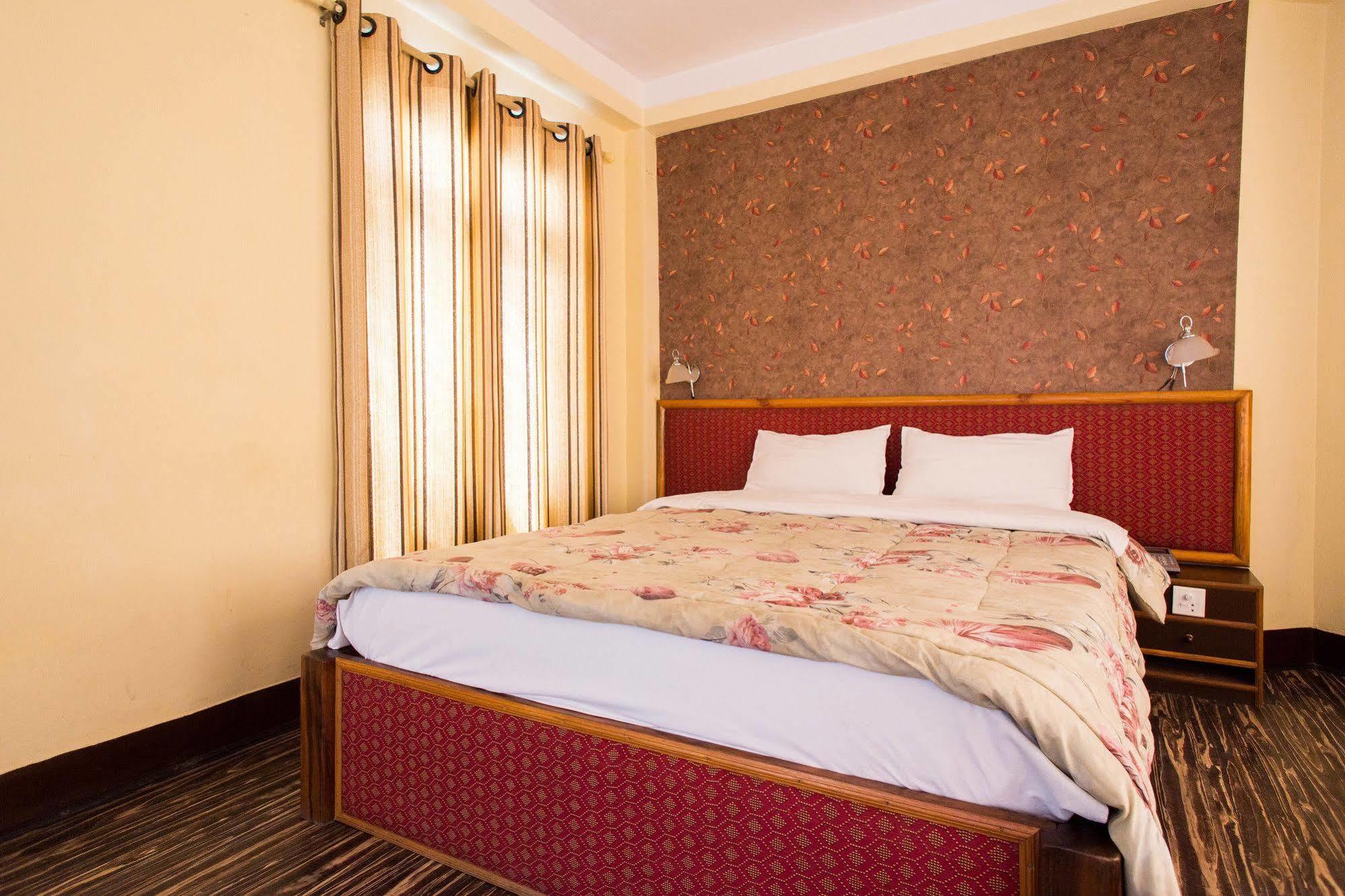 Hotel Lotus Buddha Inn Kathmandu Bagian luar foto
