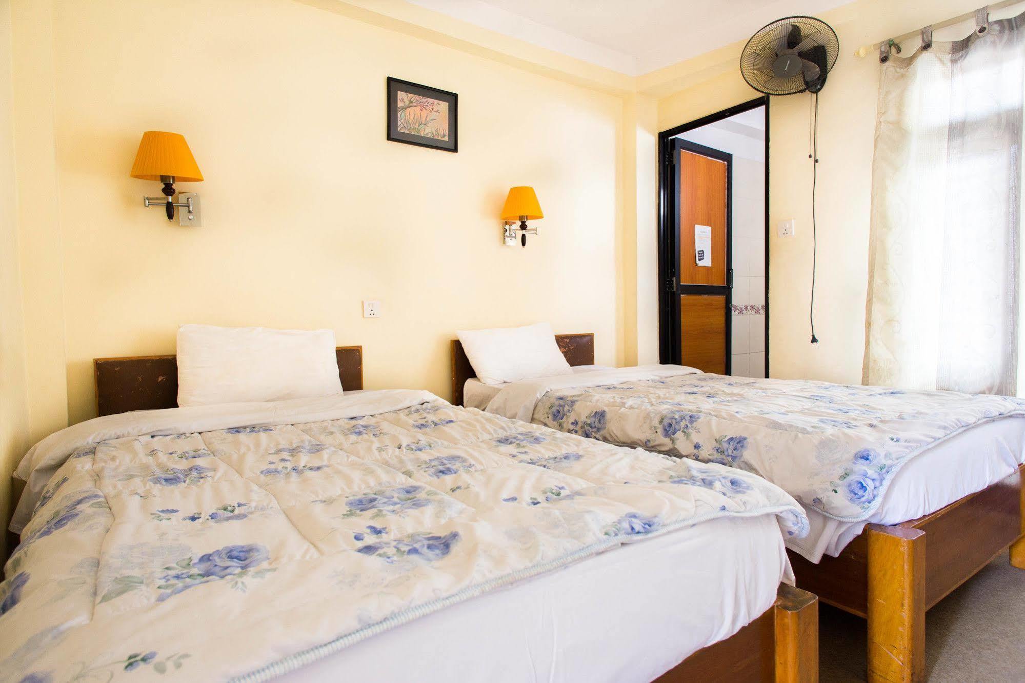 Hotel Lotus Buddha Inn Kathmandu Bagian luar foto