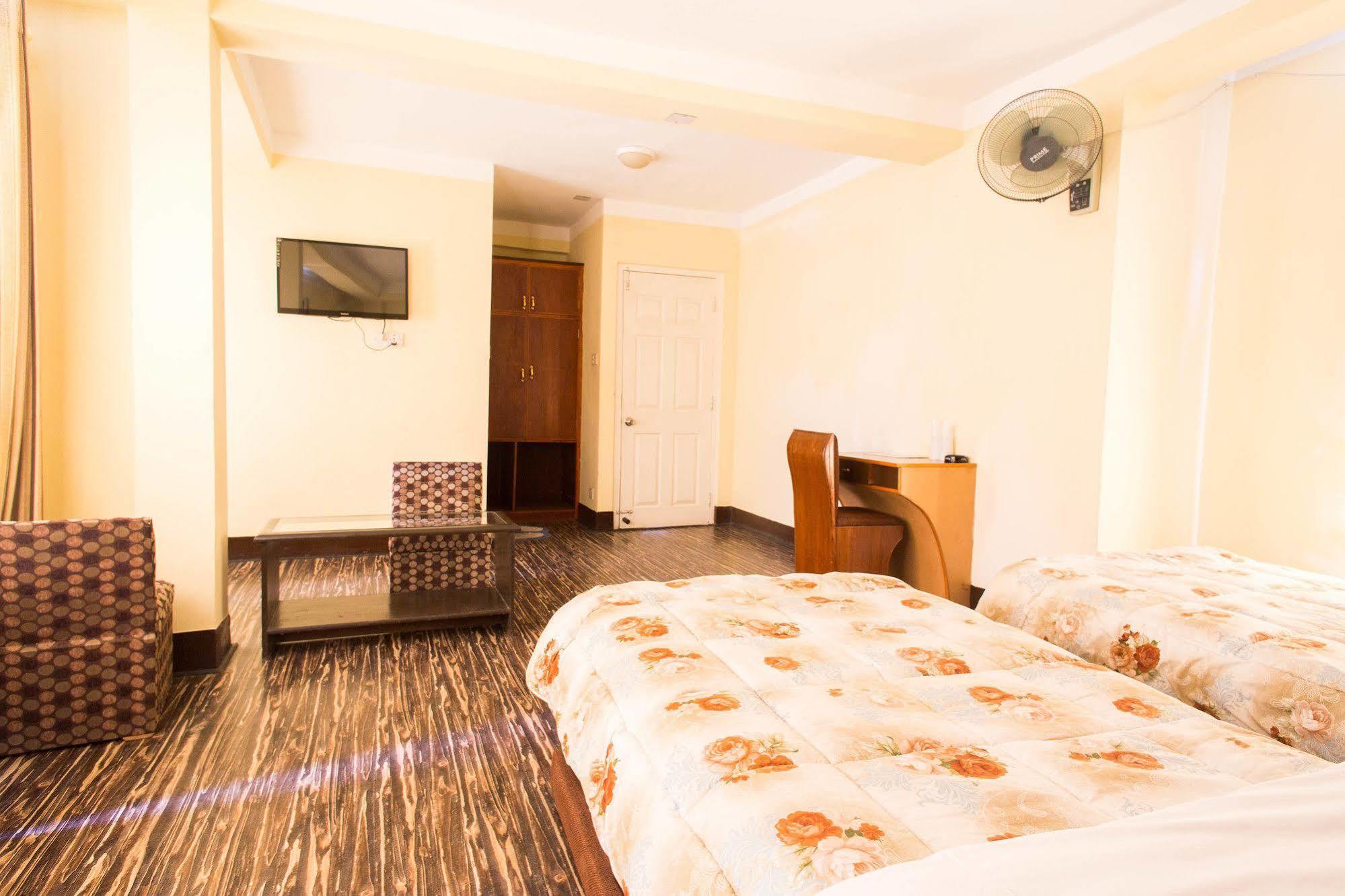 Hotel Lotus Buddha Inn Kathmandu Bagian luar foto